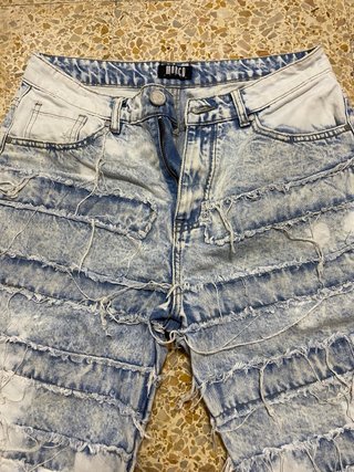 Pantalón corto IMPACT roto desgastado