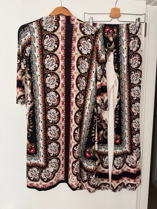Conjunto kimono y pantalón estilo de VERSACE NUEVO