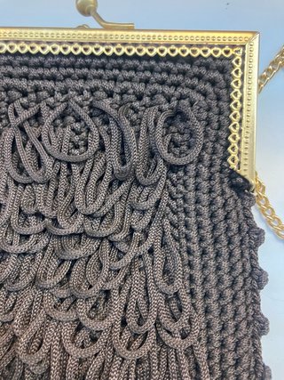 Bolso de fiesta marrón con flecos