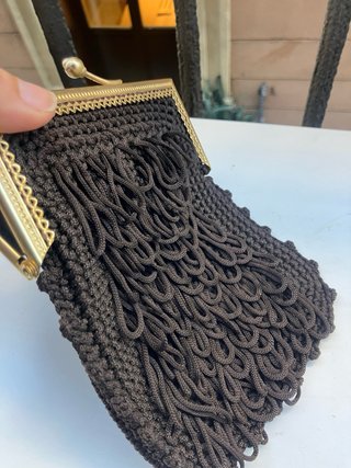 Bolso de fiesta marrón con flecos