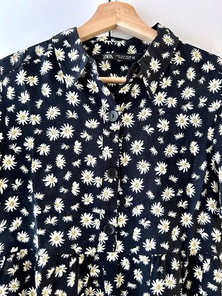 Vestido mini camisero de Zara estampado flores