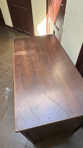 Mueble recibidor rústico de madera oscura nogal