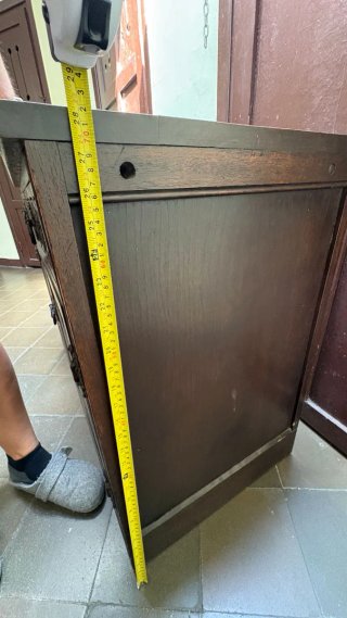 Mueble recibidor rústico de madera oscura nogal