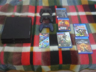 PS4 (PlayStation 4) con 3 mandos y juegos