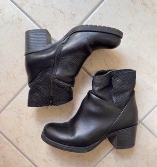 Italian vintage real leather buckle block heel