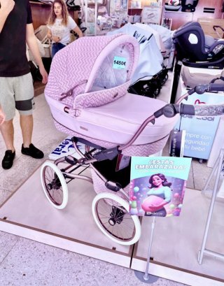 Carrito de bebé rosa