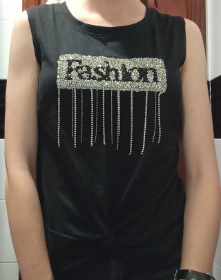 Top negro Fashion con brillitos y flecos