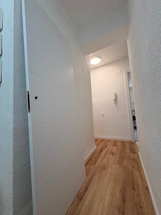 Puertas blancas modernas nuevas