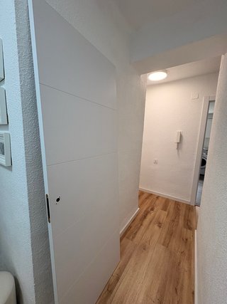 Puertas blancas modernas nuevas
