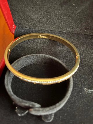 Pulsera Cartier Love con joyas mujer