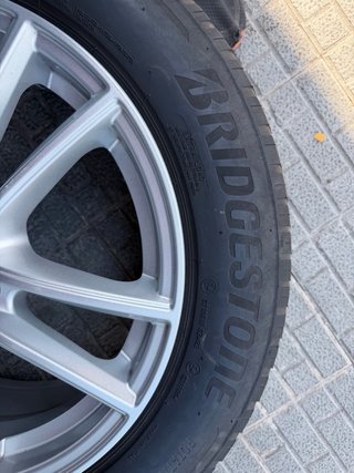 Llantas con neumáticos Bridgestone