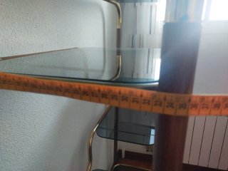 Estantería de cristal y madera