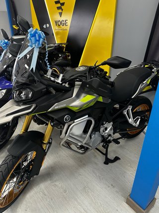 Voge 900 DSX 1900 km con extras