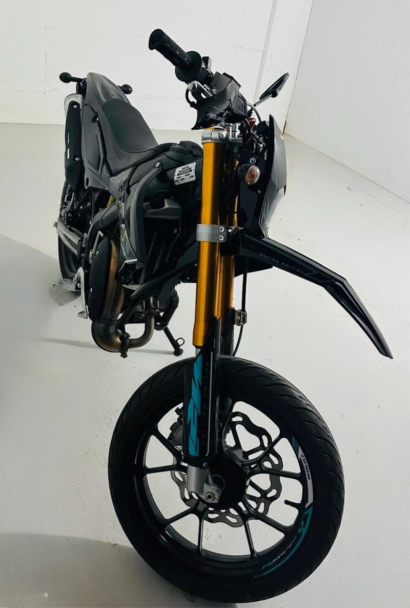 RIEJU MRT PRO Supermotard Negra y Dorada