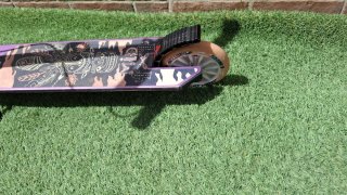 Patinete infantil Decathlon morado como nuevo