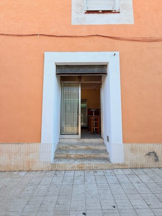Bar con salida de humos en Urb. Sant Salvador.