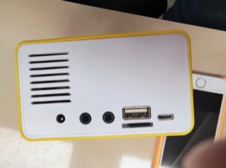 Mini Proyector LED Amarillo