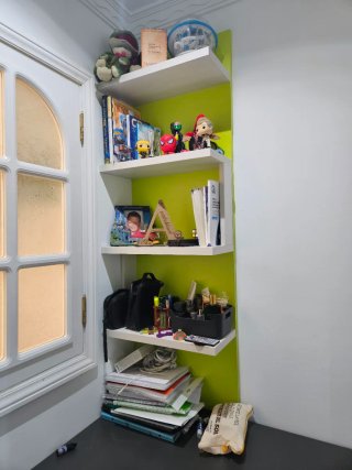 Armario, cama 90cm, escritorio. Estantería, mesita