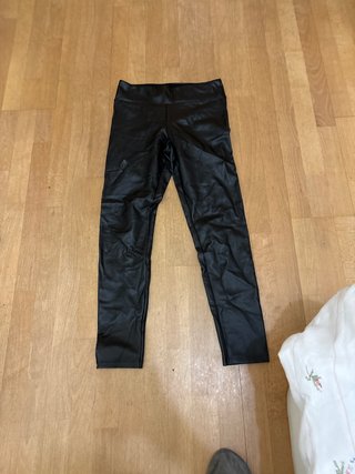 Pantalones efecto piel Primark negros