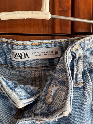 Pantalón vaquero mom fit tiro alto