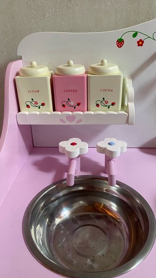 Cocina de juguete de madera rosa