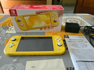 Nintendo Switch Lite Amarilla
