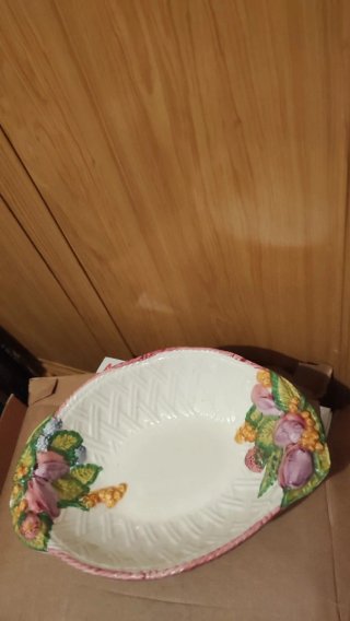 Frutero de cerámica con flores