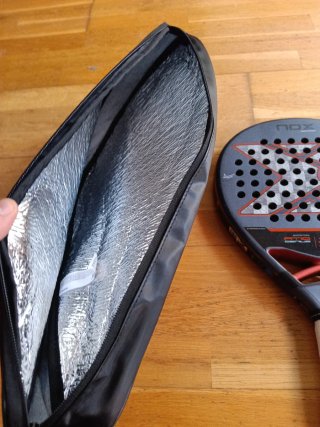 Pala de pádel NOX con funda