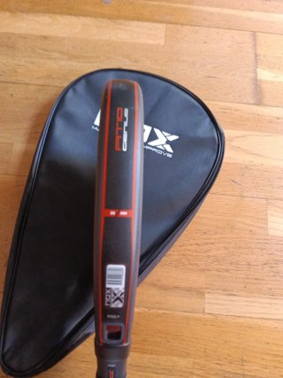 Pala de pádel NOX con funda