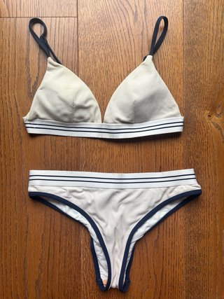 Bikini Oysho blanco, beige y azul