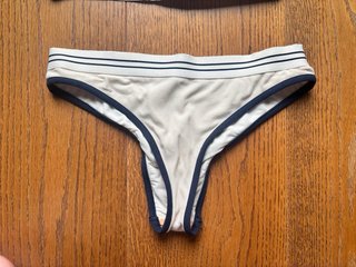 Bikini Oysho blanco, beige y azul