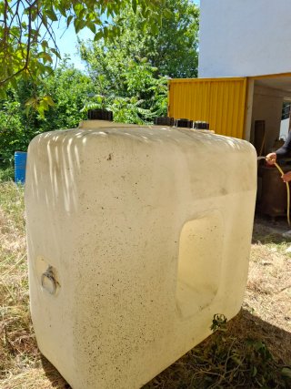 Depósito de agua sin estrenar. 1000 litros