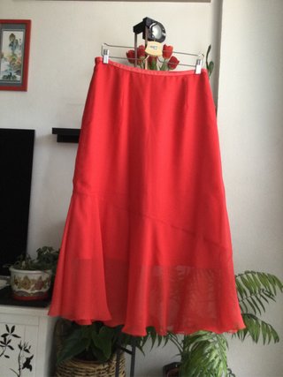 Falda larga roja