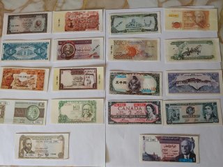 Juguetes antiguos de papel.