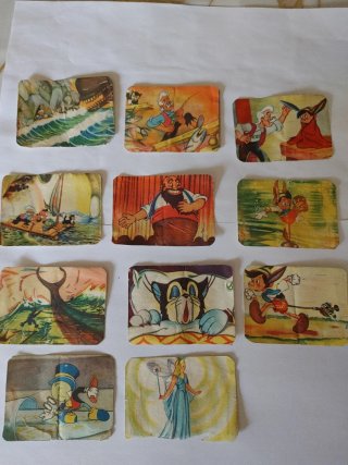 Juguetes antiguos de papel.