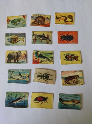 Juguetes antiguos de papel.