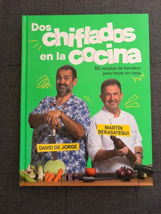 Libro dos chiflados en la cocina. NUEVO
