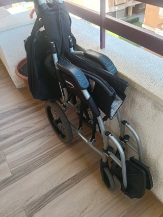 Silla de ruedas en buen estado.