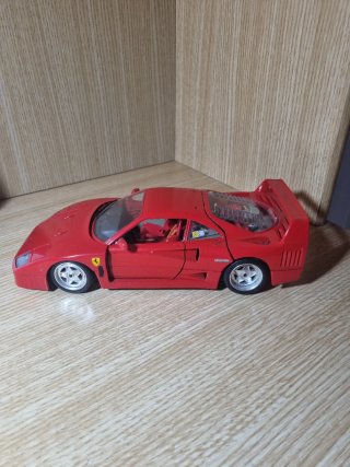 Ferrari F40 Scala 1:18