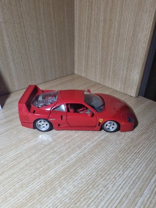 Ferrari F40 Scala 1:18