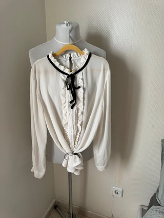Blusa vintage en blanco roto con lazo terciopelo