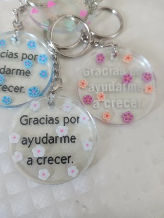 Llavero de resina para seño de infantil.