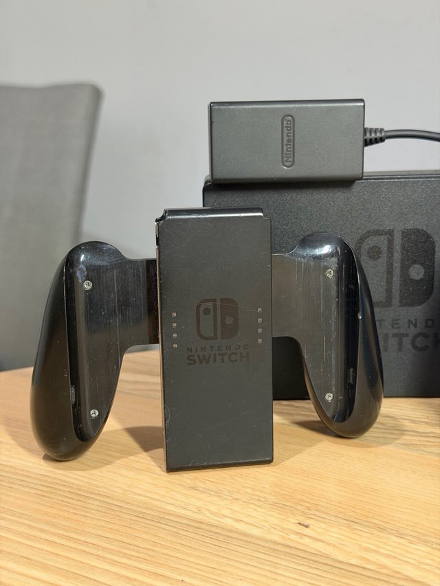 Nintendo Switch V2 + Accessori