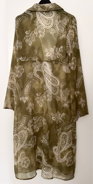 Kaftán  STRADIVARIUS verde y beige talla S