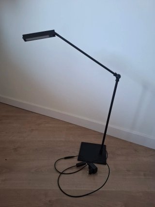 Lámpara de escritorio LED negra