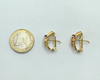 Pendiente de oro de 18k con piedras, 6.15 g.