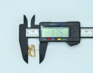 Pendiente de oro de 18k con piedras, 6.15 g.