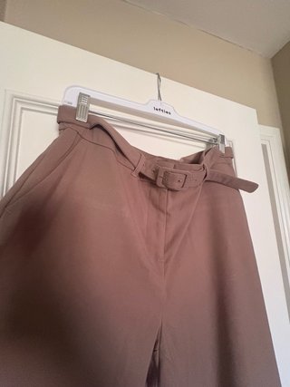Pantalón Cortefiel beige con cinturón