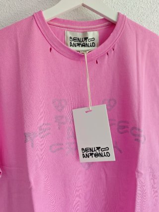 Camiseta Zara x Bad Bunny Rosa