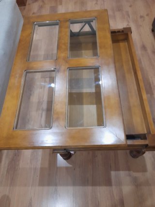Mesa de centro rústica con tapa de cristal